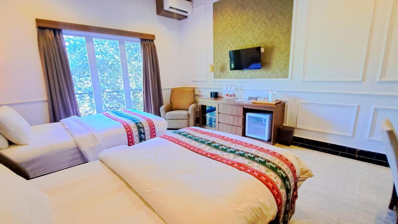 Gili Beachfront Suites Гили Траванган Экстерьер фото