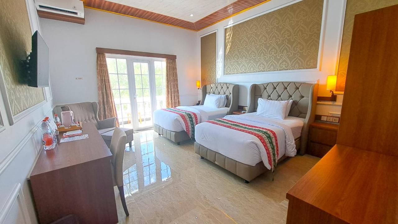 Gili Beachfront Suites Гили Траванган Экстерьер фото